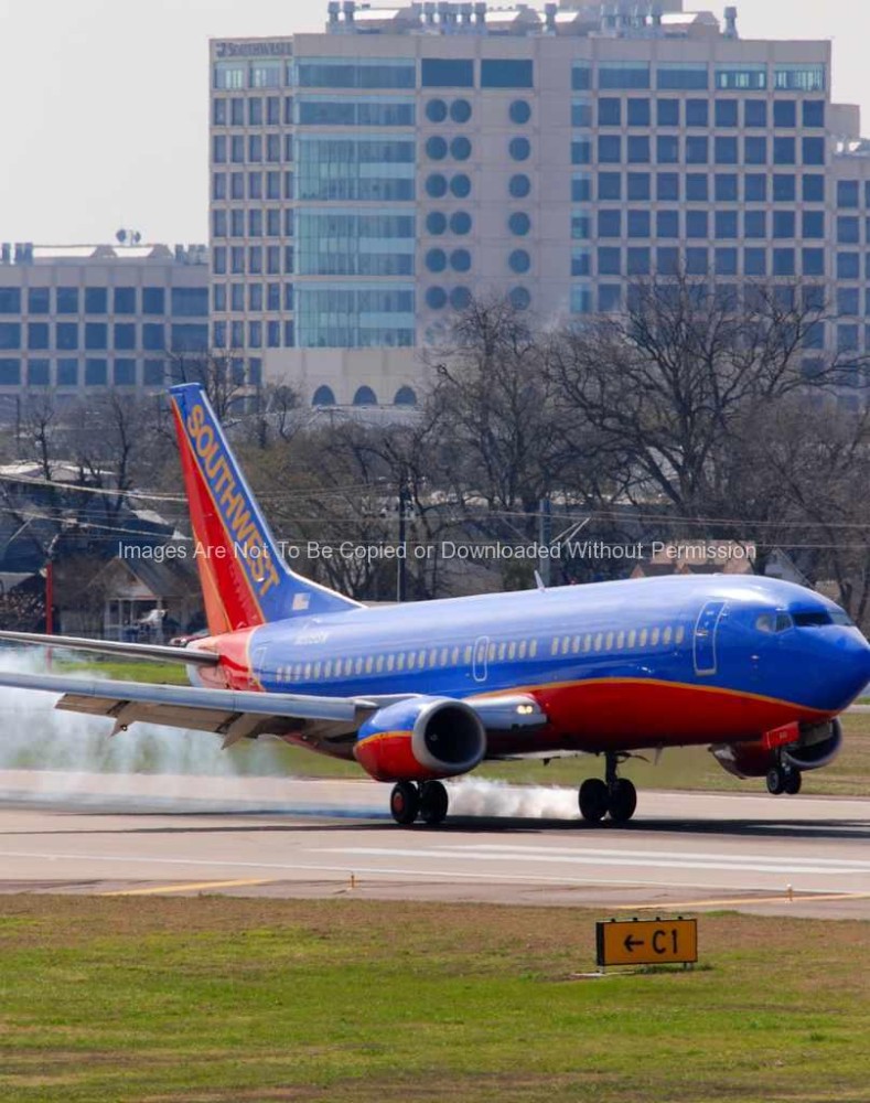 southwest-airlines-plane-landing-b-thomas-photo-research