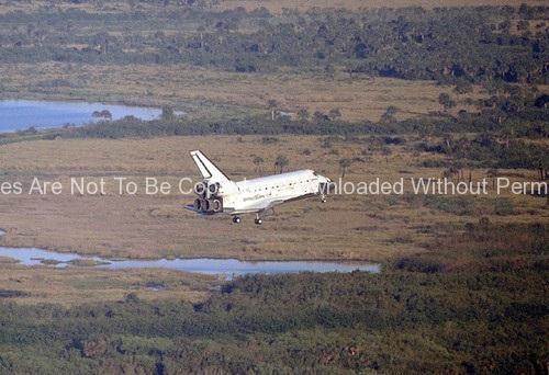 STS-56 Landing (Space Shuttle Discovery) GPN-2000-0000511