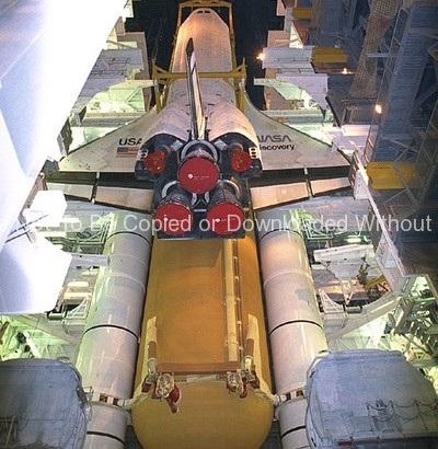 STS-70 Mating (Discovery) 2 GPN-2000-000976