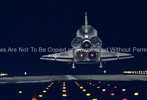 STS-72 Landing (Endeavour)  GPN-2000-000971